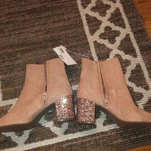 Old navy pastel pink boots size 9 NWT